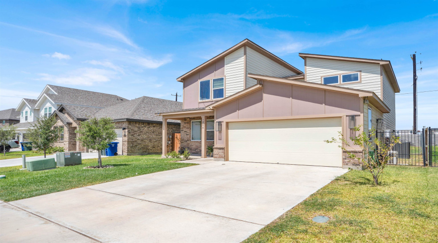 1806 Sambar Lp, Laredo, Texas 78045, 3 Bedrooms Bedrooms, 6 Rooms Rooms,2 BathroomsBathrooms,Residential,For Sale,1806 Sambar Lp,20264391