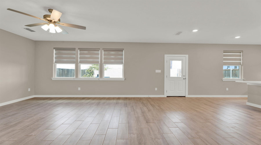 1806 Sambar Lp, Laredo, Texas 78045, 3 Bedrooms Bedrooms, 6 Rooms Rooms,2 BathroomsBathrooms,Residential,For Sale,1806 Sambar Lp,20264391