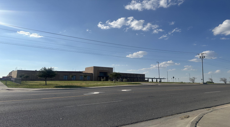 1415 El Caporal Dr., Laredo, Texas 78046, 4 Bedrooms Bedrooms, 7 Rooms Rooms,2 BathroomsBathrooms,Residential,For Sale,1415 El Caporal Dr.,20264396