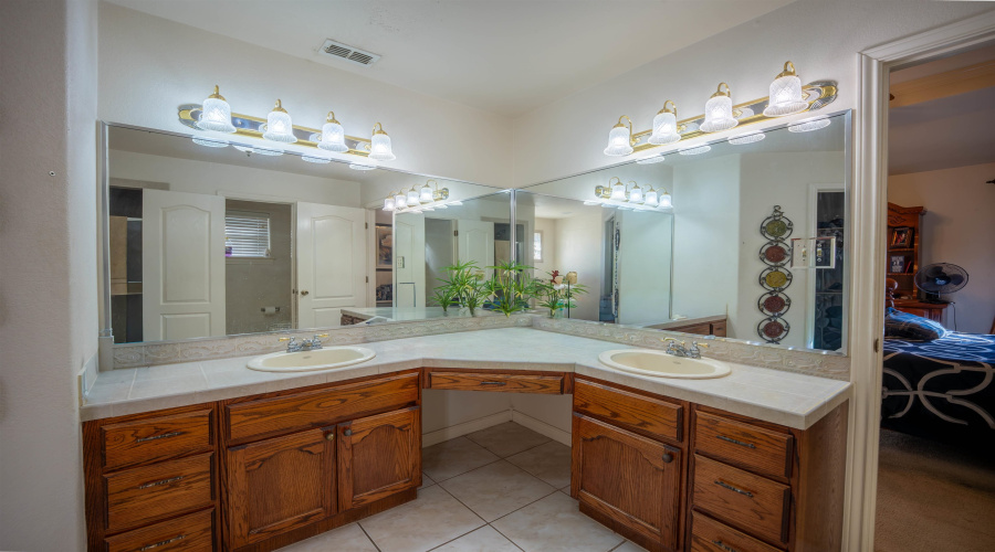 2006 Los Suenos Crt, Laredo, Texas 78045, 3 Bedrooms Bedrooms, 7 Rooms Rooms,2 BathroomsBathrooms,Residential,For Sale,2006 Los Suenos Crt,20264398