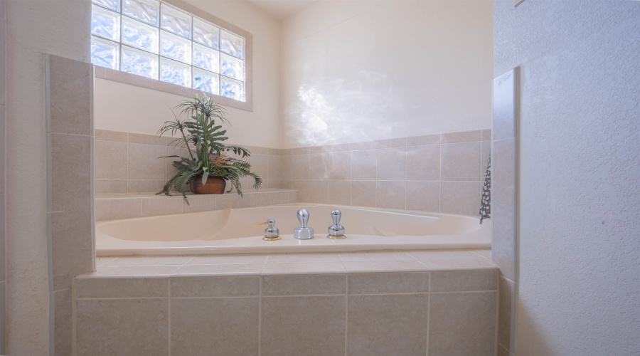 2006 Los Suenos Crt, Laredo, Texas 78045, 3 Bedrooms Bedrooms, 7 Rooms Rooms,2 BathroomsBathrooms,Residential,For Sale,2006 Los Suenos Crt,20264398