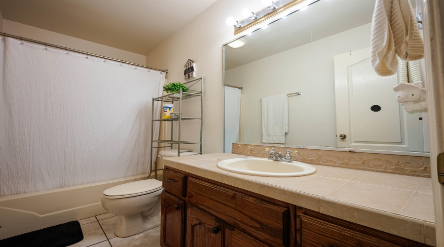 2006 Los Suenos Crt, Laredo, Texas 78045, 3 Bedrooms Bedrooms, 7 Rooms Rooms,2 BathroomsBathrooms,Residential,For Sale,2006 Los Suenos Crt,20264398