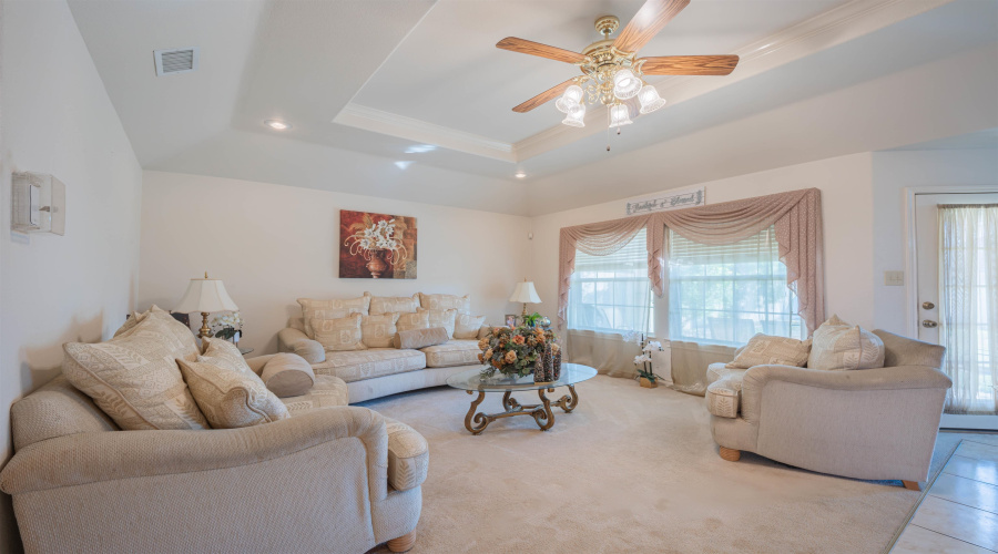 2006 Los Suenos Crt, Laredo, Texas 78045, 3 Bedrooms Bedrooms, 7 Rooms Rooms,2 BathroomsBathrooms,Residential,For Sale,2006 Los Suenos Crt,20264398