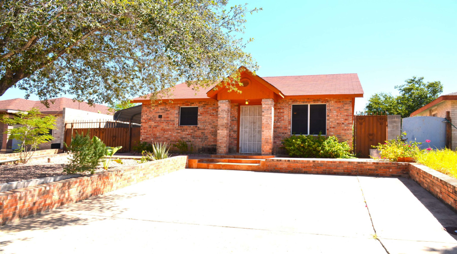 1317 Johnson Dr, Laredo, Texas 78046, 3 Bedrooms Bedrooms, 5 Rooms Rooms,1 BathroomBathrooms,Residential,For Sale,1317 Johnson Dr,20264399
