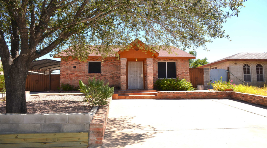 1317 Johnson Dr, Laredo, Texas 78046, 3 Bedrooms Bedrooms, 5 Rooms Rooms,1 BathroomBathrooms,Residential,For Sale,1317 Johnson Dr,20264399