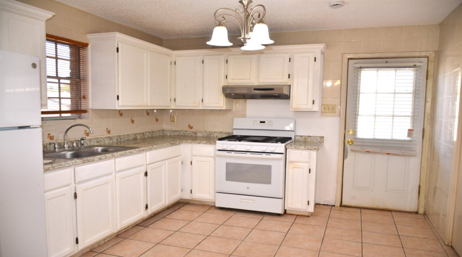 1317 Johnson Dr, Laredo, Texas 78046, 3 Bedrooms Bedrooms, 5 Rooms Rooms,1 BathroomBathrooms,Residential,For Sale,1317 Johnson Dr,20264399