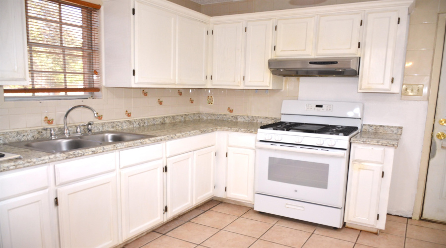 1317 Johnson Dr, Laredo, Texas 78046, 3 Bedrooms Bedrooms, 5 Rooms Rooms,1 BathroomBathrooms,Residential,For Sale,1317 Johnson Dr,20264399