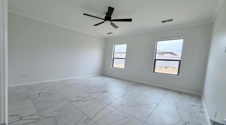 5609 Beefalo St., Laredo, Texas 78046, 4 Bedrooms Bedrooms, 8 Rooms Rooms,2 BathroomsBathrooms,Residential,For Sale,5609 Beefalo St.,20264400