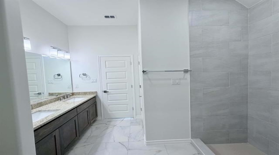 5609 Beefalo St., Laredo, Texas 78046, 4 Bedrooms Bedrooms, 8 Rooms Rooms,2 BathroomsBathrooms,Residential,For Sale,5609 Beefalo St.,20264400