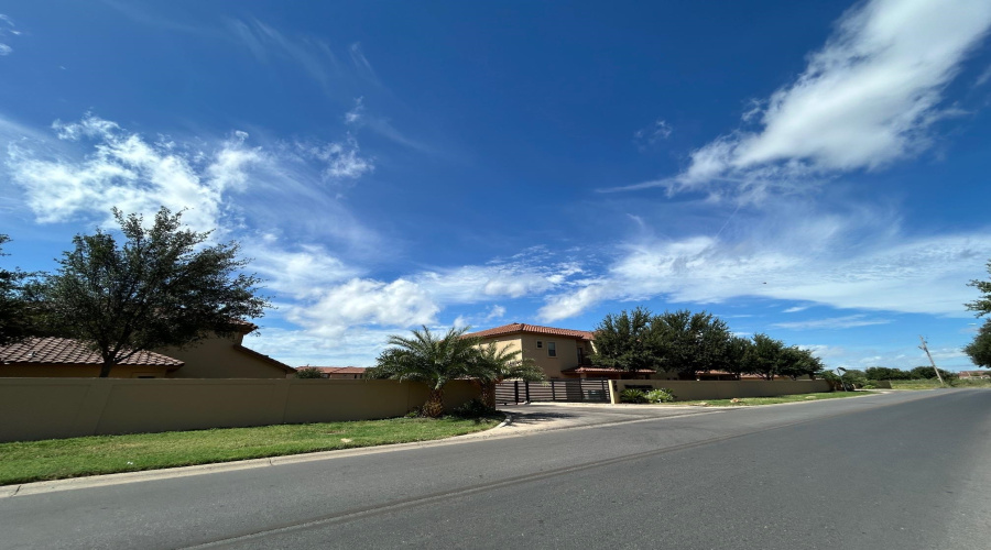 707 St James Dr, Laredo, Texas 78041, ,Land,For Sale,707 St James Dr,20264410