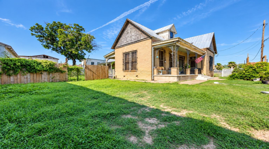 505 Lincoln St, LAREDO, Texas 78041-6036, 3 Bedrooms Bedrooms, 5 Rooms Rooms,2 BathroomsBathrooms,Residential,For Sale,505 Lincoln St,20264401