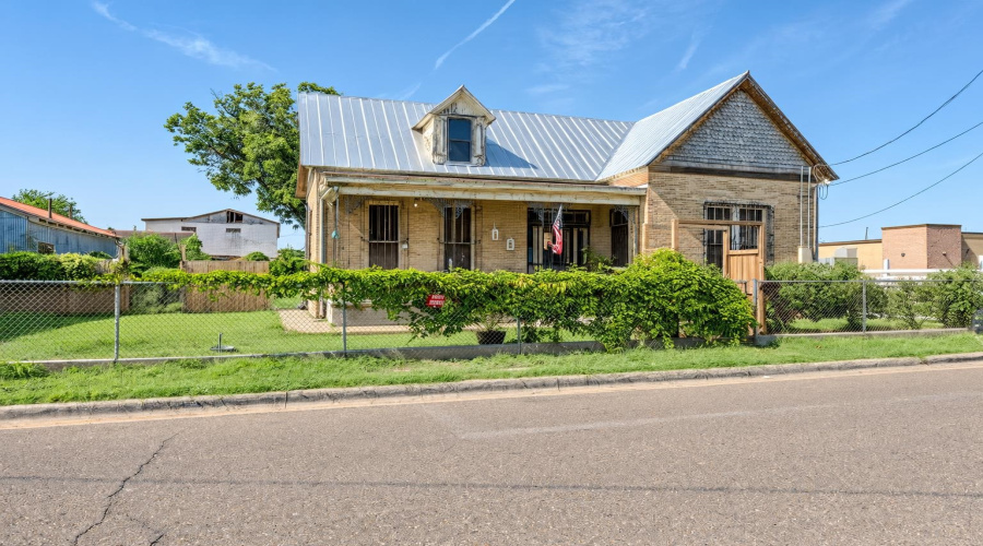 505 Lincoln St, LAREDO, Texas 78041-6036, 3 Bedrooms Bedrooms, 5 Rooms Rooms,2 BathroomsBathrooms,Residential,For Sale,505 Lincoln St,20264401