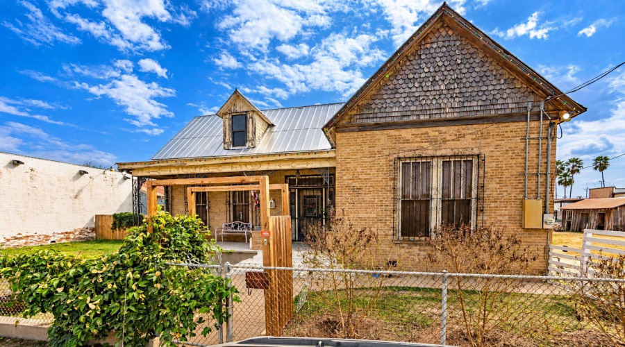 505 Lincoln St, LAREDO, Texas 78041-6036, 3 Bedrooms Bedrooms, 5 Rooms Rooms,2 BathroomsBathrooms,Residential,For Sale,505 Lincoln St,20264401