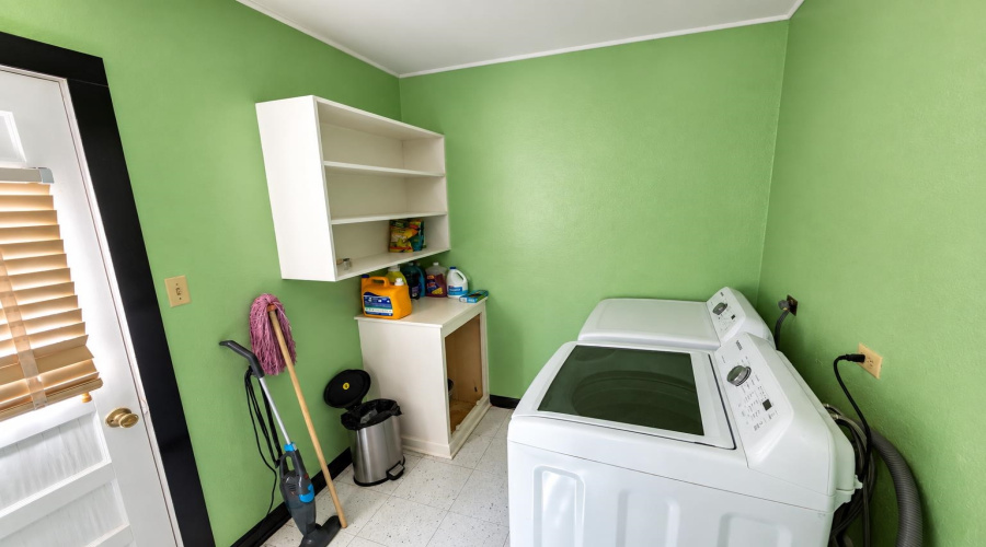 505 Lincoln St, LAREDO, Texas 78041-6036, 3 Bedrooms Bedrooms, 5 Rooms Rooms,2 BathroomsBathrooms,Residential,For Sale,505 Lincoln St,20264401