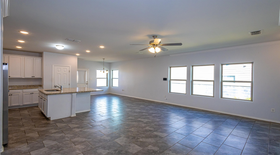 602 Soubirous Rd, Laredo, Texas 78045, 4 Bedrooms Bedrooms, 7 Rooms Rooms,3 BathroomsBathrooms,Residential,For Sale,602 Soubirous Rd,20264404