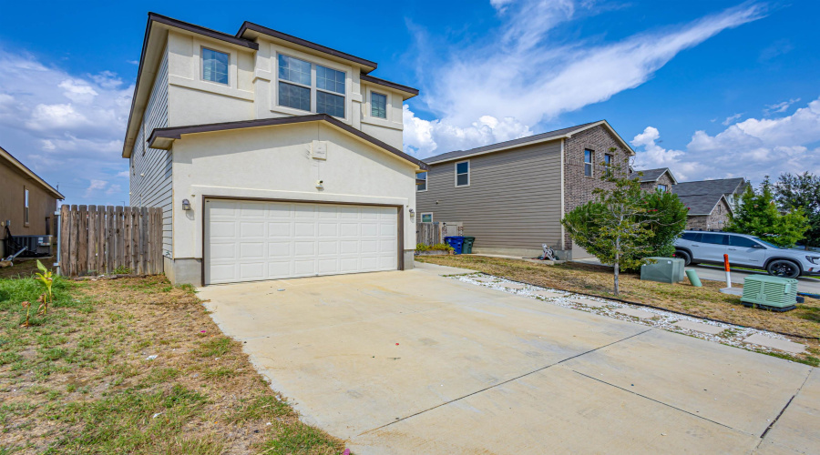602 Soubirous Rd, Laredo, Texas 78045, 4 Bedrooms Bedrooms, 7 Rooms Rooms,3 BathroomsBathrooms,Residential,For Sale,602 Soubirous Rd,20264404