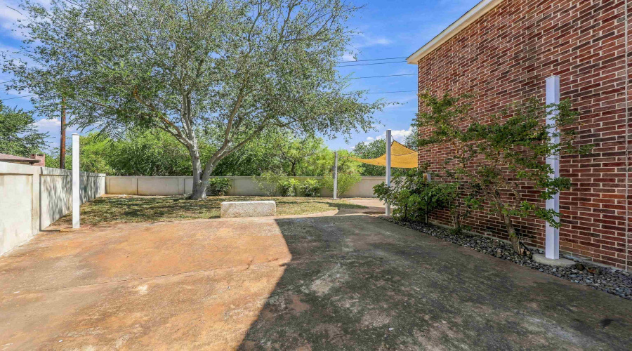 10125 Montoya Dr, LAREDO, Texas 78045, 4 Bedrooms Bedrooms, 7 Rooms Rooms,2 BathroomsBathrooms,Residential,For Sale,10125 Montoya Dr,20264406