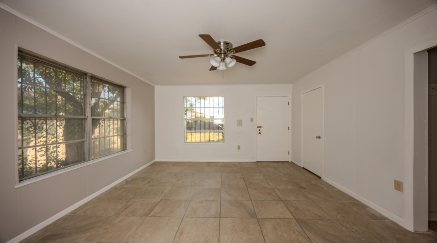 2115 Mier St, Laredo, Texas 78043, 3 Bedrooms Bedrooms, 6 Rooms Rooms,2 BathroomsBathrooms,Residential,For Rent,2115 Mier St,20264407