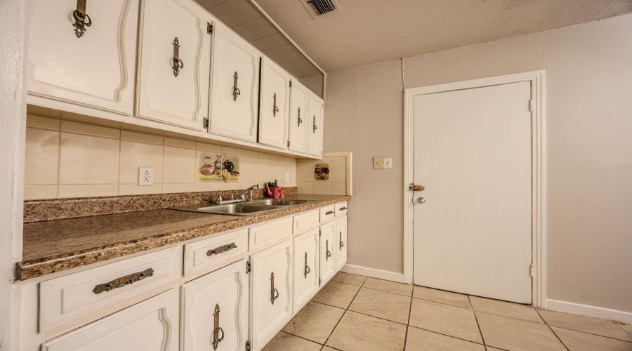 2115 Mier St, Laredo, Texas 78043, 3 Bedrooms Bedrooms, 6 Rooms Rooms,2 BathroomsBathrooms,Residential,For Rent,2115 Mier St,20264407