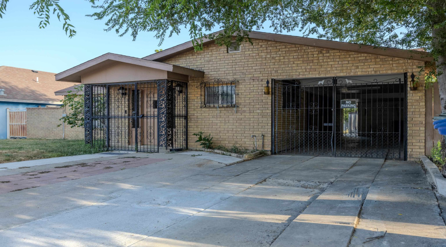 2115 Mier St, Laredo, Texas 78043, 3 Bedrooms Bedrooms, 6 Rooms Rooms,2 BathroomsBathrooms,Residential,For Rent,2115 Mier St,20264407