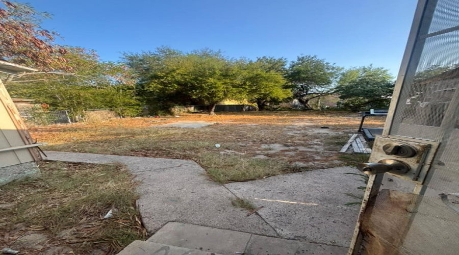 211 Lincoln St, LAREDO, Texas 78040-8545, 2 Bedrooms Bedrooms, 4 Rooms Rooms,1 BathroomBathrooms,Residential,For Sale,211 Lincoln St,20264408
