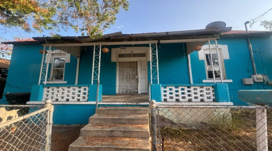 211 Lincoln St, LAREDO, Texas 78040-8545, 2 Bedrooms Bedrooms, 4 Rooms Rooms,1 BathroomBathrooms,Residential,For Sale,211 Lincoln St,20264408