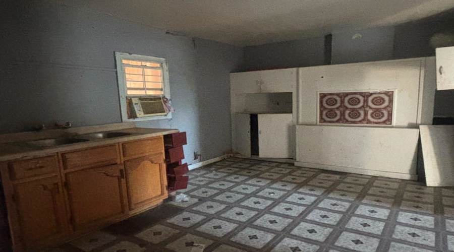 211 Lincoln St, LAREDO, Texas 78040-8545, 2 Bedrooms Bedrooms, 4 Rooms Rooms,1 BathroomBathrooms,Residential,For Sale,211 Lincoln St,20264408