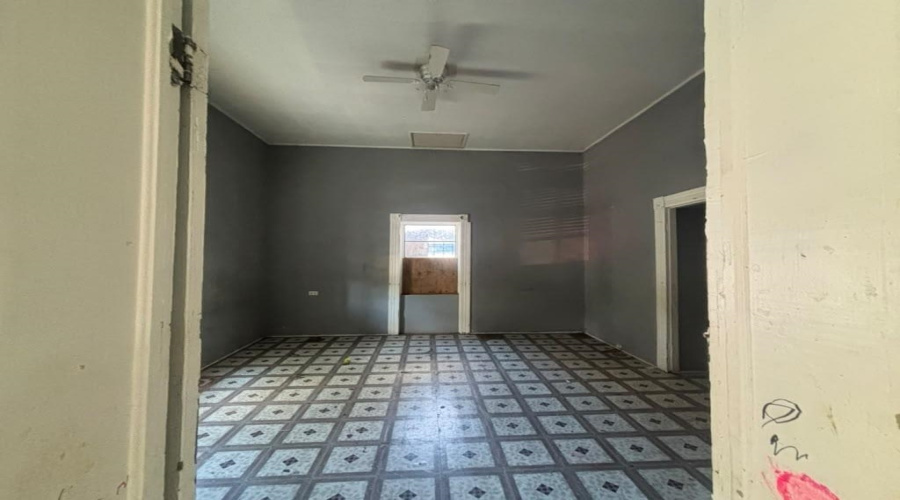 211 Lincoln St, LAREDO, Texas 78040-8545, 2 Bedrooms Bedrooms, 4 Rooms Rooms,1 BathroomBathrooms,Residential,For Sale,211 Lincoln St,20264408