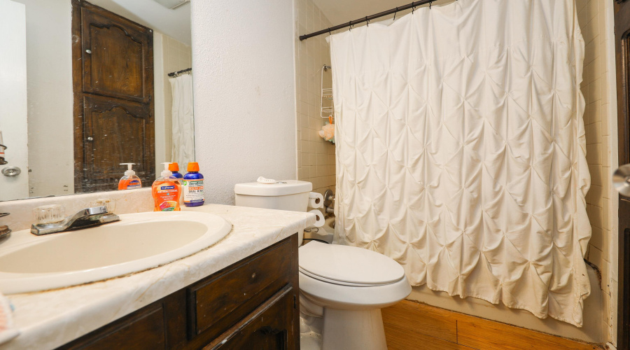 3317 W Fiesta Lp, Laredo, Texas 78043, 4 Bedrooms Bedrooms, 5 Rooms Rooms,2 BathroomsBathrooms,Residential,For Sale,3317 W Fiesta Lp,20264409