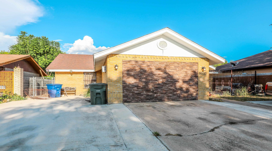 3317 W Fiesta Lp, Laredo, Texas 78043, 4 Bedrooms Bedrooms, 5 Rooms Rooms,2 BathroomsBathrooms,Residential,For Sale,3317 W Fiesta Lp,20264409