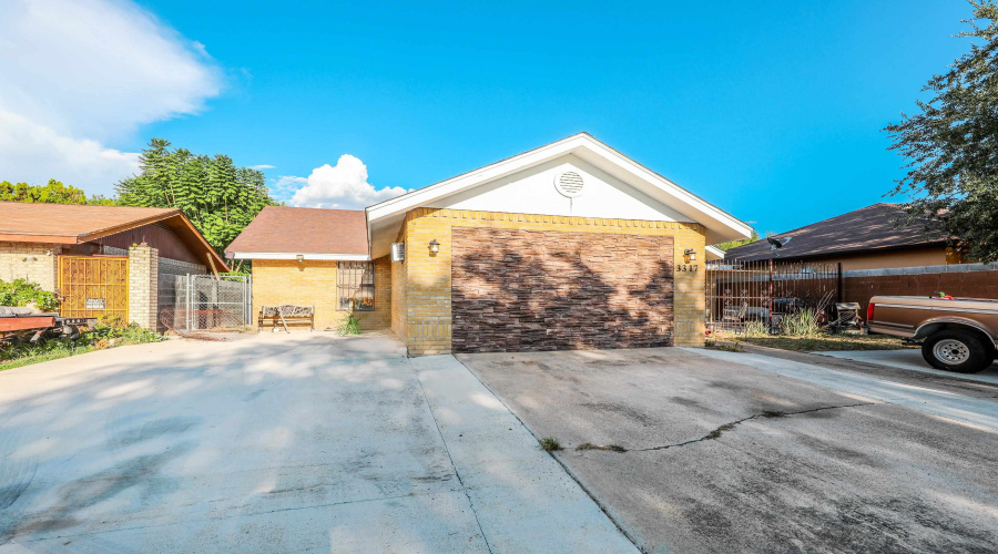 3317 W Fiesta Lp, Laredo, Texas 78043, 4 Bedrooms Bedrooms, 5 Rooms Rooms,2 BathroomsBathrooms,Residential,For Sale,3317 W Fiesta Lp,20264409