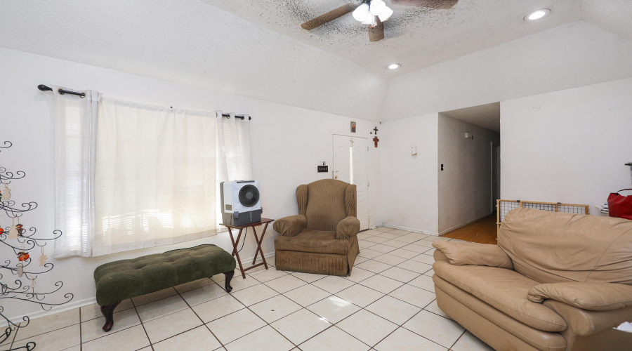 3317 W Fiesta Lp, Laredo, Texas 78043, 4 Bedrooms Bedrooms, 5 Rooms Rooms,2 BathroomsBathrooms,Residential,For Sale,3317 W Fiesta Lp,20264409