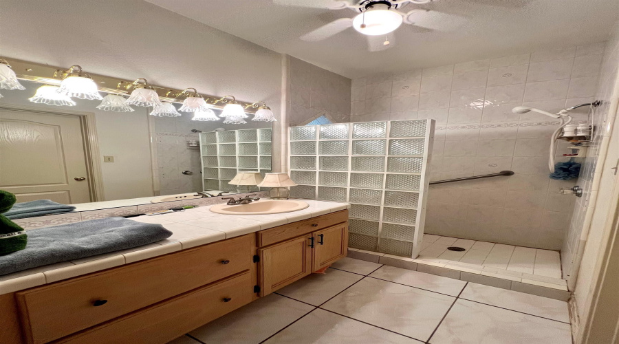 9029 Cliff Loop, LAREDO, Texas 78045, 3 Bedrooms Bedrooms, 6 Rooms Rooms,2 BathroomsBathrooms,Residential,For Sale,9029 Cliff Loop,20264411