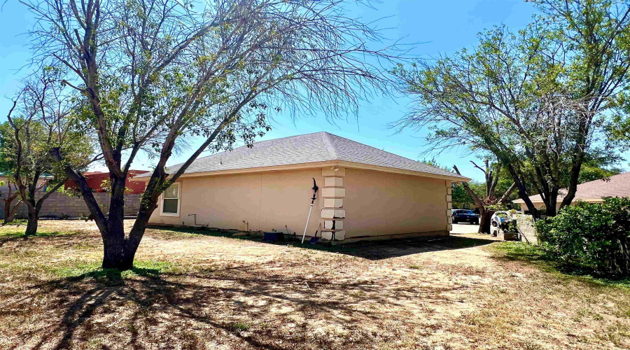 9029 Cliff Loop, LAREDO, Texas 78045, 3 Bedrooms Bedrooms, 6 Rooms Rooms,2 BathroomsBathrooms,Residential,For Sale,9029 Cliff Loop,20264411