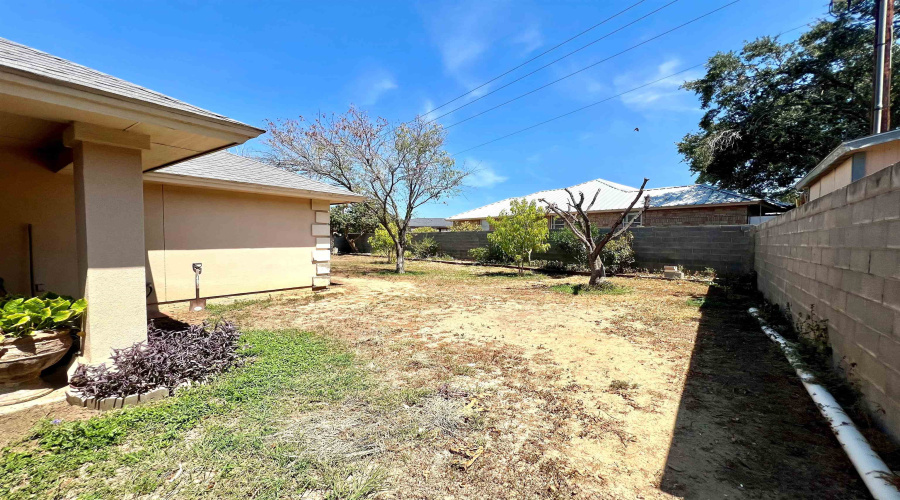 9029 Cliff Loop, LAREDO, Texas 78045, 3 Bedrooms Bedrooms, 6 Rooms Rooms,2 BathroomsBathrooms,Residential,For Sale,9029 Cliff Loop,20264411