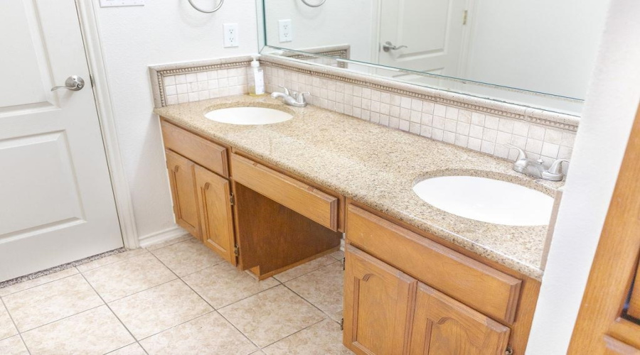 10529 Bear Creek Dr, Laredo, Texas 78045, 3 Bedrooms Bedrooms, 6 Rooms Rooms,2 BathroomsBathrooms,Residential,For Rent,10529 Bear Creek Dr,20264412