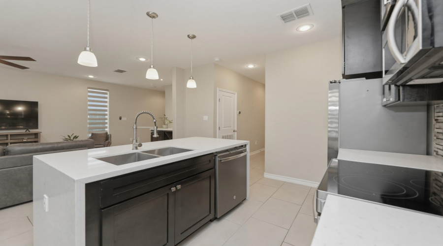 7915 Elka Lp, Laredo, Texas 78045, 3 Bedrooms Bedrooms, 6 Rooms Rooms,2 BathroomsBathrooms,Residential,For Sale,7915 Elka Lp,20264413