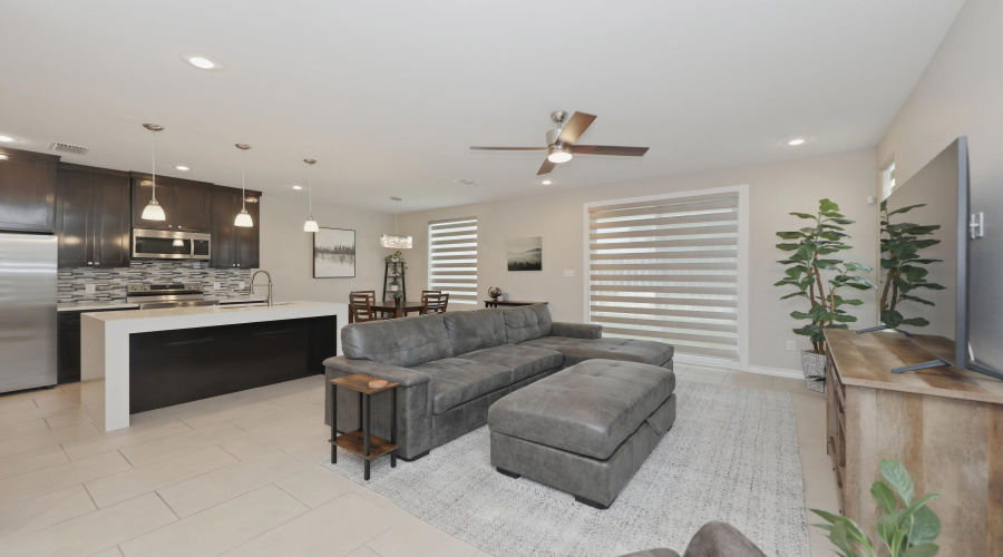 7915 Elka Lp, Laredo, Texas 78045, 3 Bedrooms Bedrooms, 6 Rooms Rooms,2 BathroomsBathrooms,Residential,For Sale,7915 Elka Lp,20264413