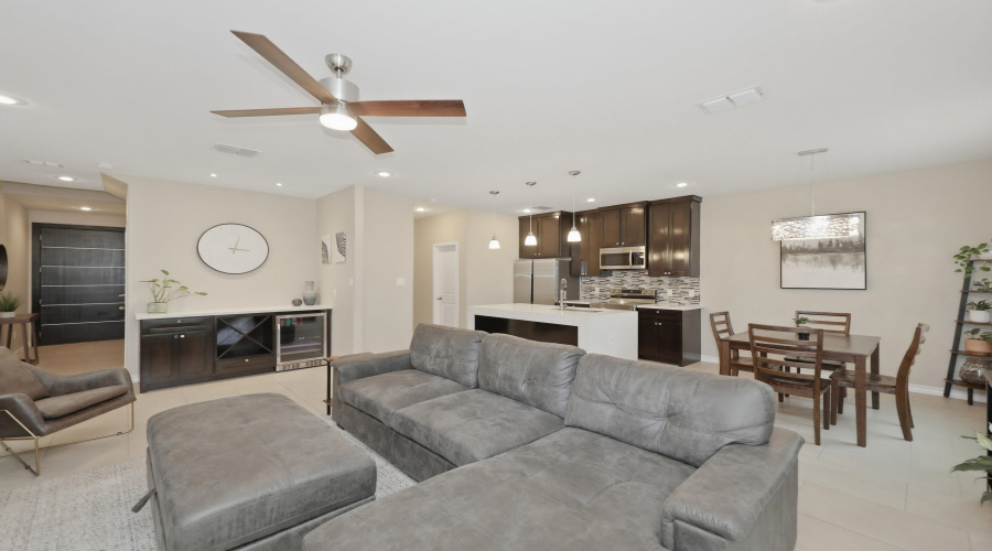 7915 Elka Lp, Laredo, Texas 78045, 3 Bedrooms Bedrooms, 6 Rooms Rooms,2 BathroomsBathrooms,Residential,For Sale,7915 Elka Lp,20264413