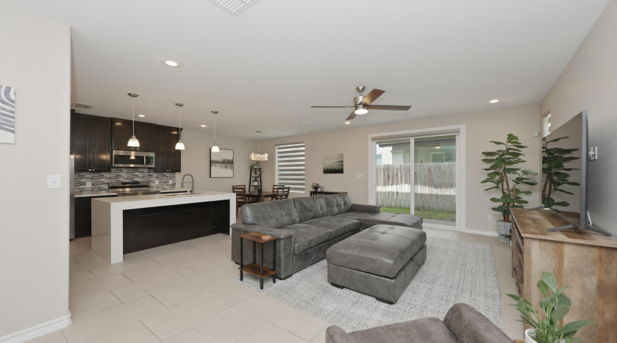 7915 Elka Lp, Laredo, Texas 78045, 3 Bedrooms Bedrooms, 6 Rooms Rooms,2 BathroomsBathrooms,Residential,For Sale,7915 Elka Lp,20264413
