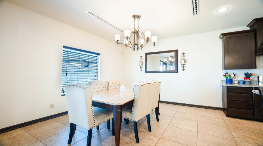 104 Chisos Oak Dr, Laredo, Texas 78045-6854, 3 Bedrooms Bedrooms, 5 Rooms Rooms,2 BathroomsBathrooms,Residential,For Sale,104 Chisos Oak Dr,20264421