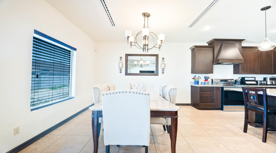 104 Chisos Oak Dr, Laredo, Texas 78045-6854, 3 Bedrooms Bedrooms, 5 Rooms Rooms,2 BathroomsBathrooms,Residential,For Sale,104 Chisos Oak Dr,20264421