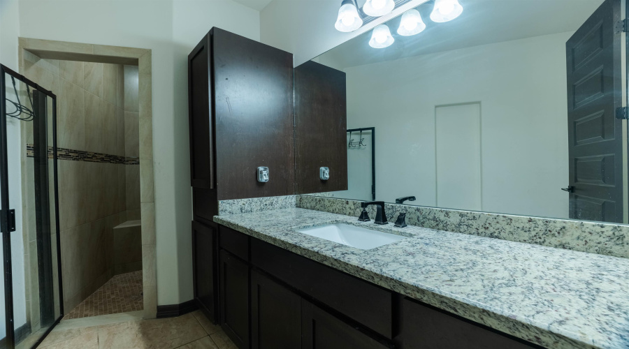 104 Chisos Oak Dr, Laredo, Texas 78045-6854, 3 Bedrooms Bedrooms, 5 Rooms Rooms,2 BathroomsBathrooms,Residential,For Sale,104 Chisos Oak Dr,20264421