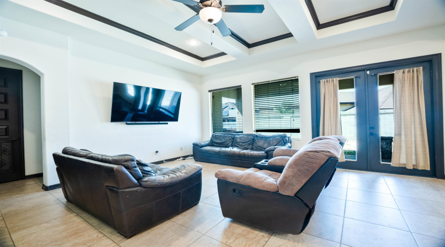 104 Chisos Oak Dr, Laredo, Texas 78045-6854, 3 Bedrooms Bedrooms, 5 Rooms Rooms,2 BathroomsBathrooms,Residential,For Sale,104 Chisos Oak Dr,20264421