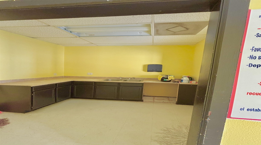 1701 Peacefulmeadow Ct, Laredo, Texas 78041, 1 Room Rooms,2 BathroomsBathrooms,Commercial retail/office,For Rent,1701 Peacefulmeadow Ct,20264416