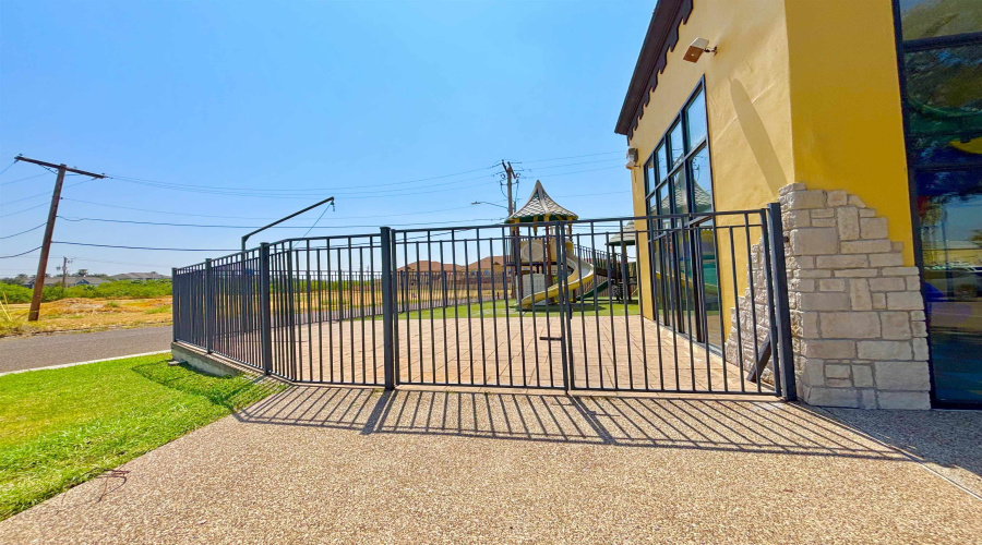 1701 Peacefulmeadow Ct, Laredo, Texas 78041, 1 Room Rooms,2 BathroomsBathrooms,Commercial retail/office,For Rent,1701 Peacefulmeadow Ct,20264416