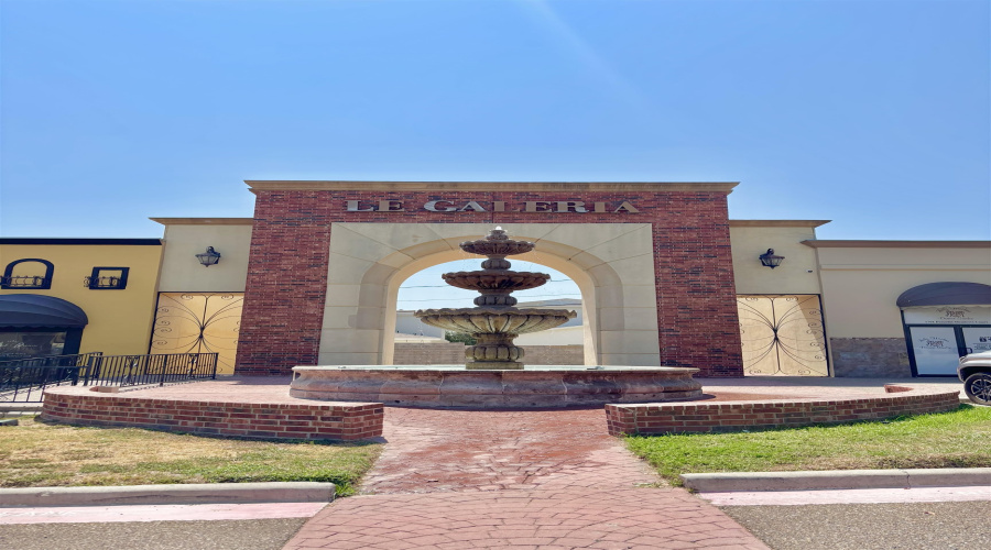 1701 Peacefulmeadow Ct, Laredo, Texas 78041, 1 Room Rooms,2 BathroomsBathrooms,Commercial retail/office,For Rent,1701 Peacefulmeadow Ct,20264416