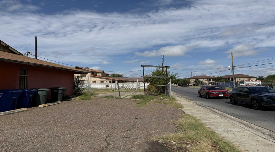 1119 Bustamante St, Laredo, TX, Texas 78041, 1 Room Rooms,2 BathroomsBathrooms,Commercial retail/office,For Sale,1119 Bustamante St,20264417