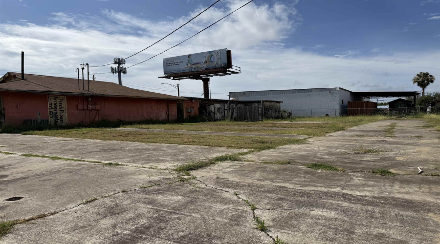 1119 Bustamante St, Laredo, TX, Texas 78041, 1 Room Rooms,2 BathroomsBathrooms,Commercial retail/office,For Sale,1119 Bustamante St,20264417