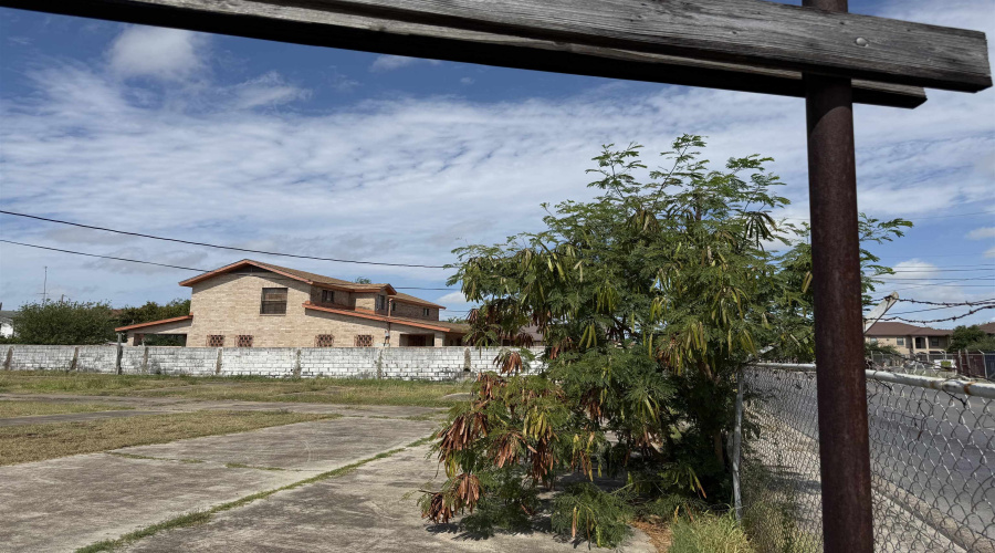 1119 Bustamante St, Laredo, TX, Texas 78041, 1 Room Rooms,2 BathroomsBathrooms,Commercial retail/office,For Sale,1119 Bustamante St,20264417